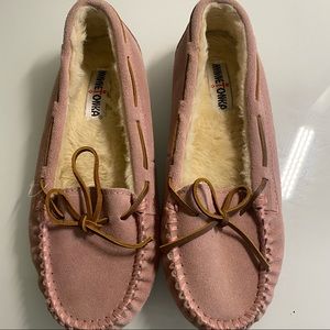 Minnetonka Cally Women’s 11 slippers pink